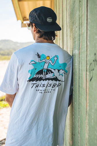 [031215H45] REMERA MC - ESCUELITA